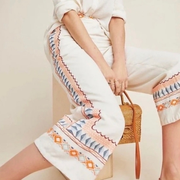 ANTHROPOLOGIE WOMEN'S CREAM ISLANDER EMBROIDERY STRAIGHT LEG CROP, SIZE 6. - Picture 3 of 10